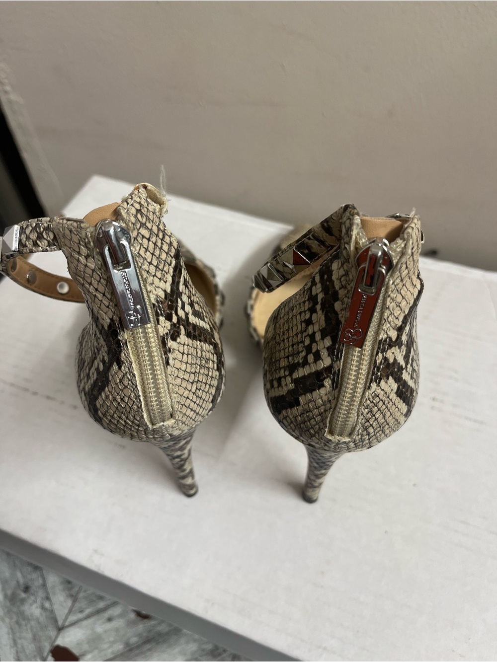 Jessica Simpson Snake-Print Pointed Toe Stud Ankle-Strap Pumps 7.5 - Picture 4 of 8